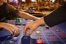 Dealer dalam putaran Sakong Dealer menangani putaran Sakong di tokyo404